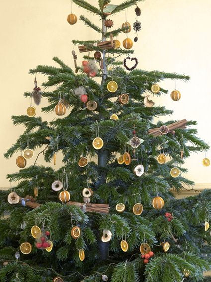 Árbol de Navidad decorado con cítricos. Árbol de Navidad decorado con cítricos.