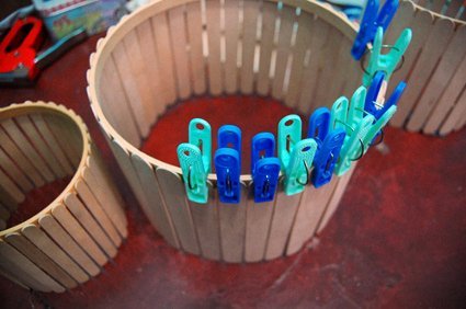 Fantástica lámpara de palitos de helado - DecoraTrucos Fantástica lámpara de palitos de helado - DecoraTrucos