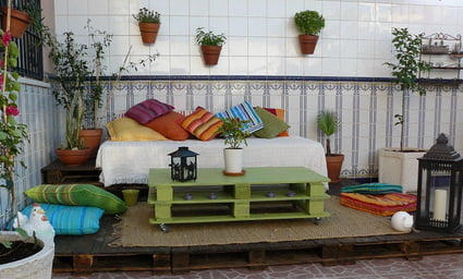Cama de exterior con palets