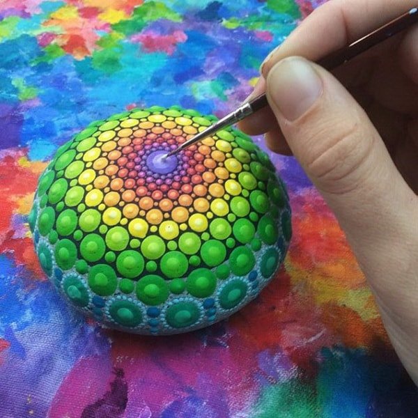Piedras pintadas con mandalas