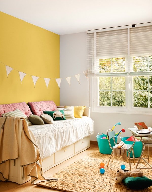 Pared pintada de color diferente