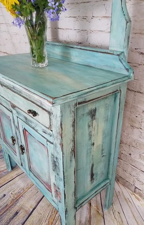 Muebles viejos restaurados con pintura