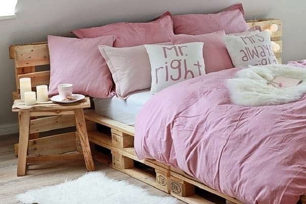 Cama hecha con palets