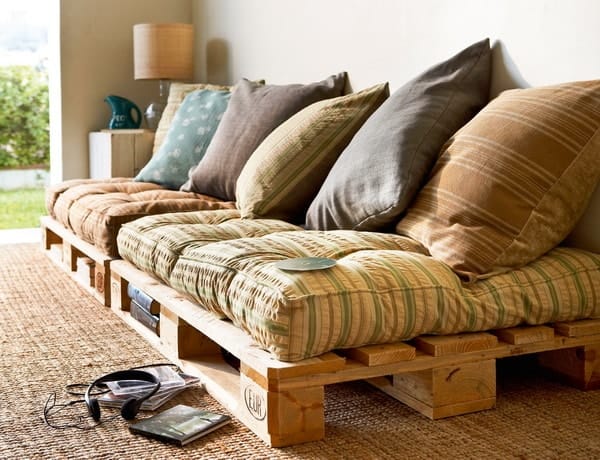 Sofá hecho con palets de madera