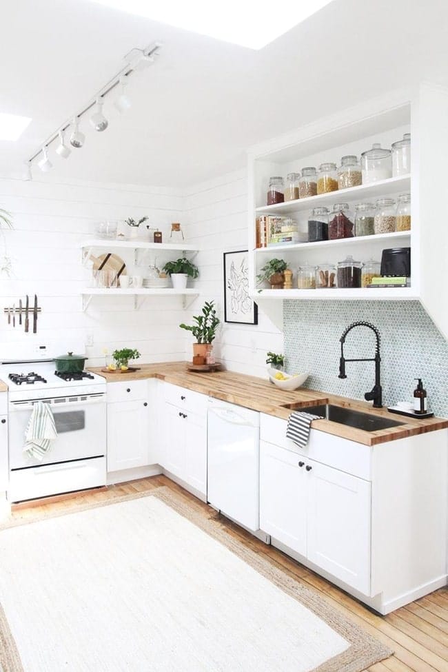 Cocinas en blanco y madera