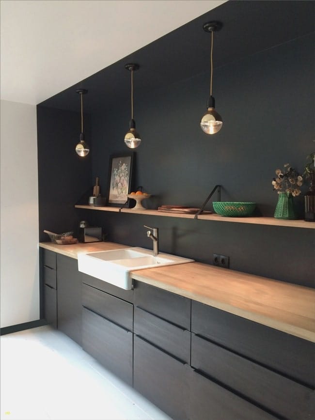 Cocinas en negro y madera