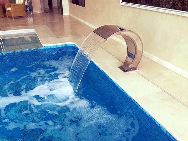 Piscinas con cascadas