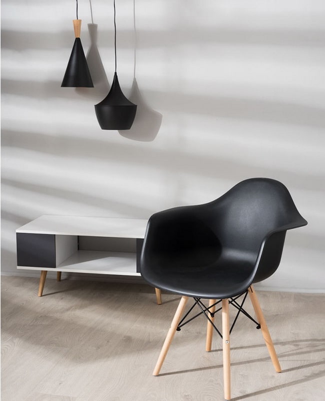 sillas de diseño en color negro