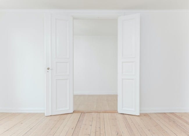 Cómo limpiar puertas blanco mate
